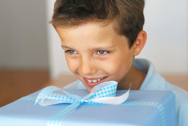 Hva skal jeg gi en gutt til bursdagen sin?