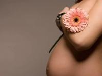 การเปลี่ยนแปลงใดเกิดขึ้นที่เต้านมระหว่างตั้งครรภ์ในระยะต่างๆ?