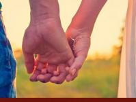 Чому корисно триматися за руки з коханими та друзями Люди тримаються за руки