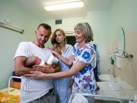 Kaj podariti porodnici v porodnišnici ob obisku in ob odpustu?