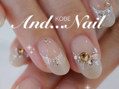 Delicate pink manicure with rhinestones - the perfect combination