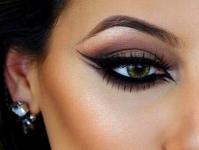 Make-up für braun-grüne Augen für strahlende und kontroverse Naturen. Alltags-Make-up für braun-grüne Augen