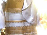 Weißgoldenes Kleid, wie man Blau sieht