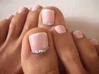 French pedicure - fashionable nail design ideas Make a French pedicure at home