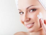 Kremy do twarzy z kwasem hialuronowym: preparat apteczny i domowy Kosmetyki z kwasem hialuronowym
