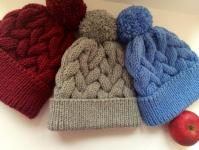 Benzi elastice de tricotat cu ace de tricotat cu o selecție de modele și descrieri Pălării elastice cu bucle oblice cu ace de tricotat