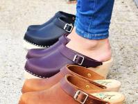 What to wear with muli shoes.  Mules, clogs and grannies.  What are the differences and how to choose fashionable shoes.  Models to complement a sophisticated evening outfit